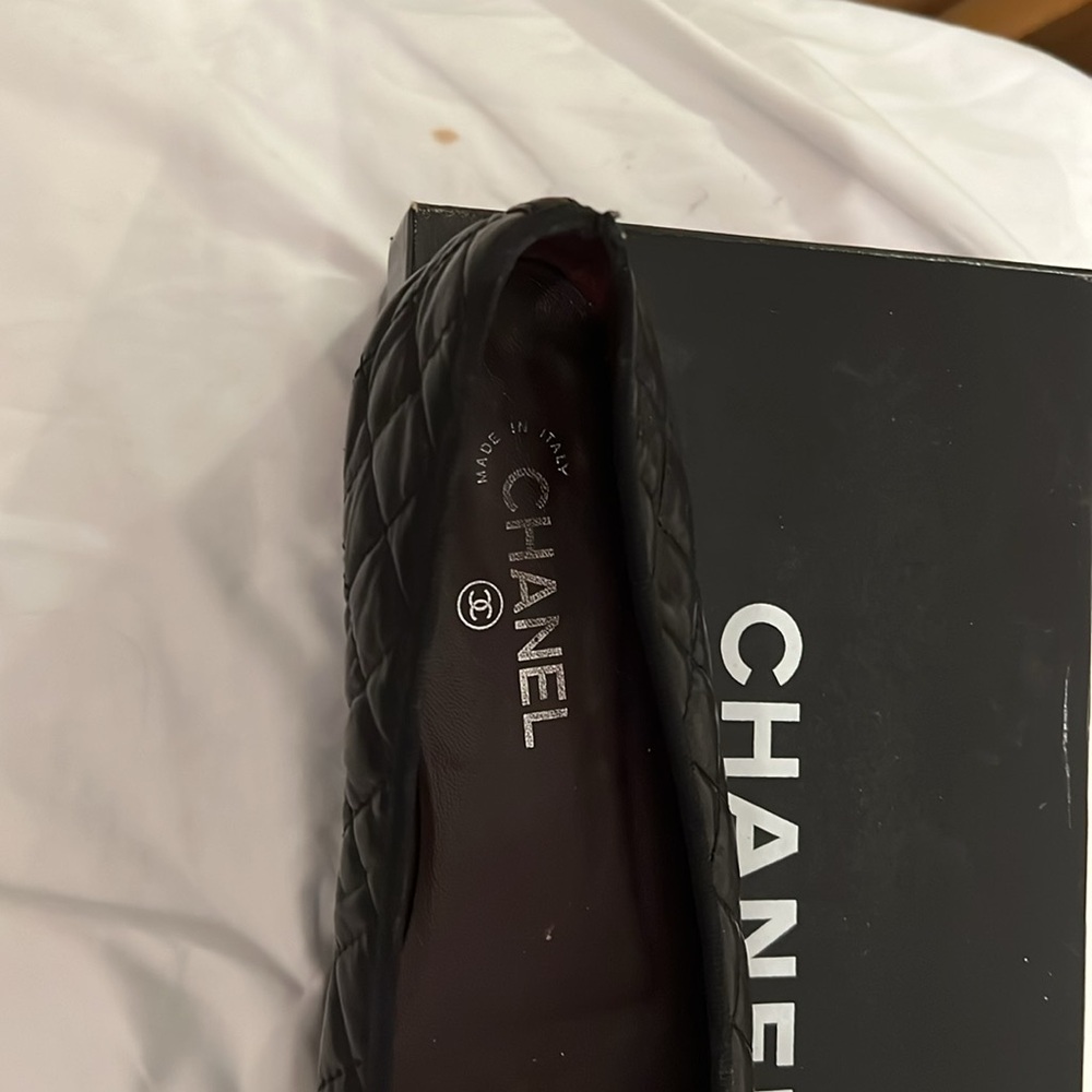 Elegant, classic Chanel flats . Size 41 . Amazing condition. Authentic . - Picture 4 of 9